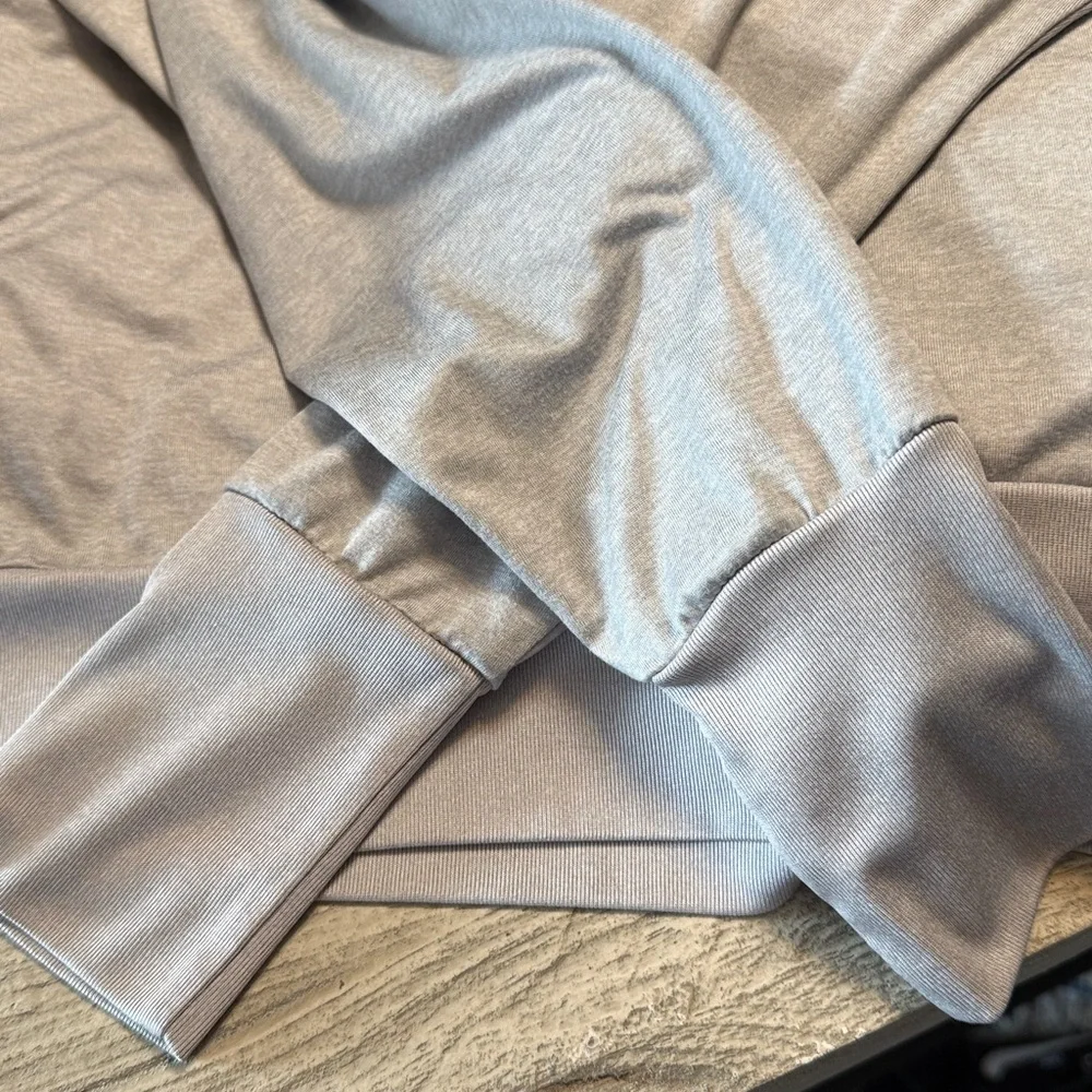 EUC Vuori Daydream Gray Crew Top Large - Picture 8 of 8